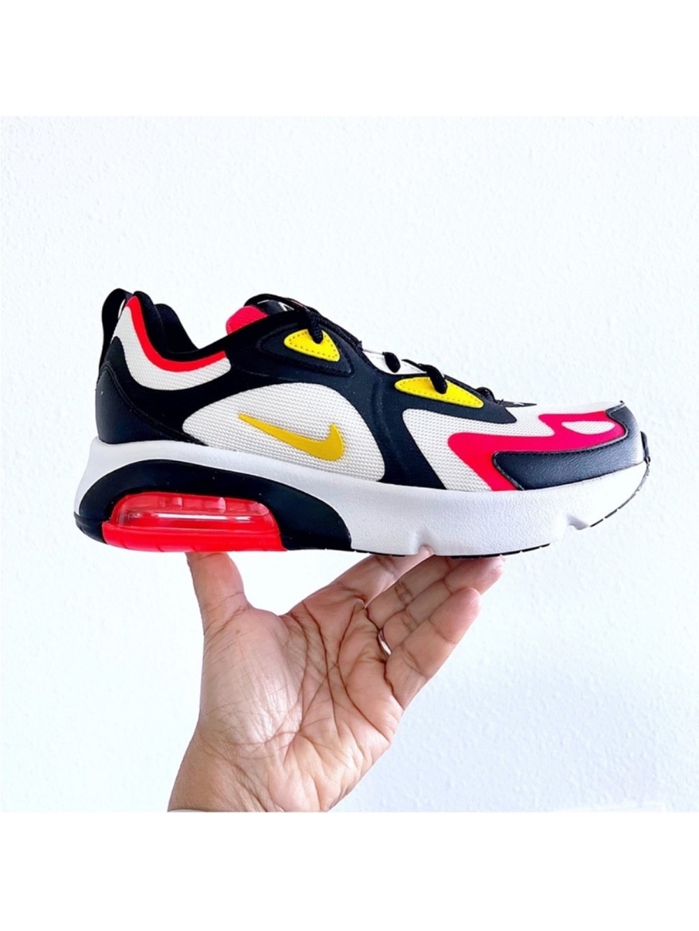 Nike Air Max 200 Size 6.5Y / 8 Women
